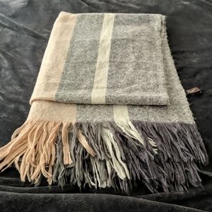 100% acrylic scarf